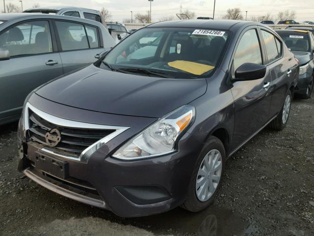 3N1CN7AP2FL822302 - 2015 NISSAN VERSA S GRAY photo 2