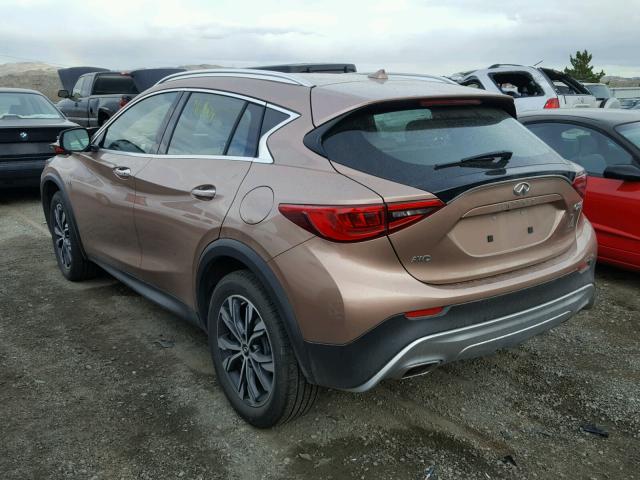 SJKCH5CR7JA050898 - 2018 INFINITI QX30 BASE GOLD photo 3