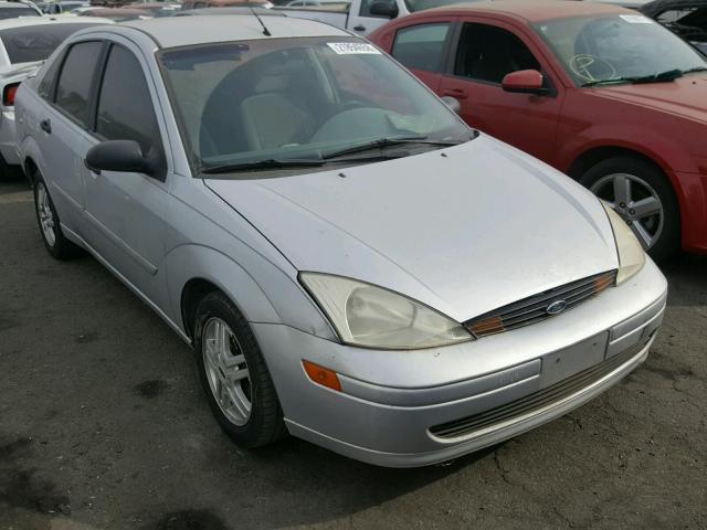 1FAFP34P0YW337524 - 2000 FORD FOCUS SE SILVER photo 1