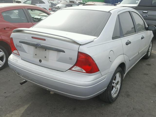 1FAFP34P0YW337524 - 2000 FORD FOCUS SE SILVER photo 4