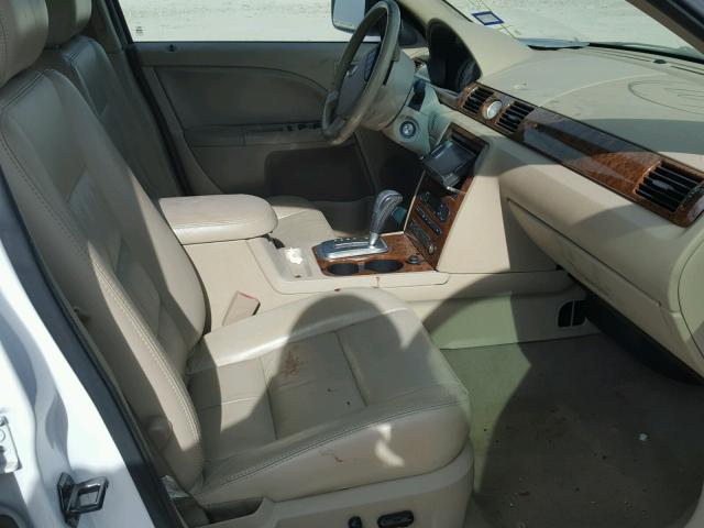 1FAFP25146G181418 - 2006 FORD FIVE HUNDR WHITE photo 5