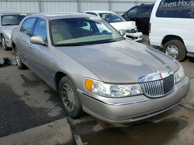 1LNHM82W1YY820989 - 2000 LINCOLN TOWN CAR S GOLD photo 1