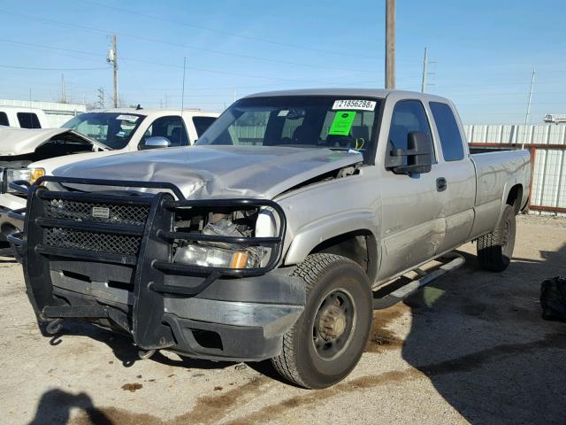 1GCHC29U96E102923 - 2006 CHEVROLET SILVERADO SILVER photo 2