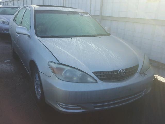 JTDBE32K420037338 - 2002 TOYOTA CAMRY LE SILVER photo 1