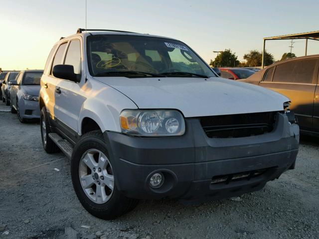 1FMYU03155KA21901 - 2005 FORD ESCAPE XLT WHITE photo 1