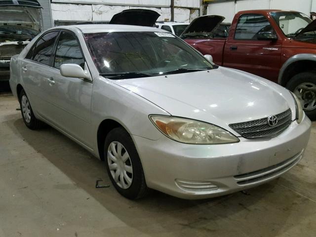 JTDBE32K820059584 - 2002 TOYOTA CAMRY LE GOLD photo 1