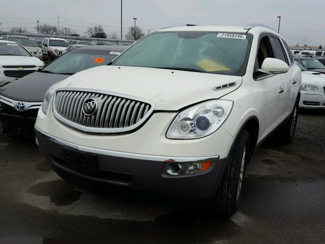 5GAKRAED4BJ120592 - 2011 BUICK ENCLAVE CX WHITE photo 2