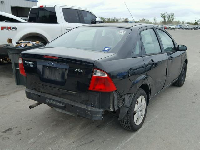 1FAHP34N46W163185 - 2006 FORD FOCUS ZX4 BLACK photo 4