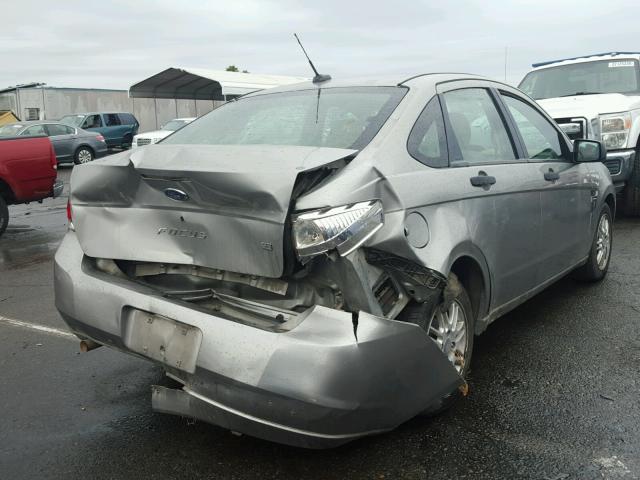 1FAHP35N98W109768 - 2008 FORD FOCUS SE GRAY photo 4