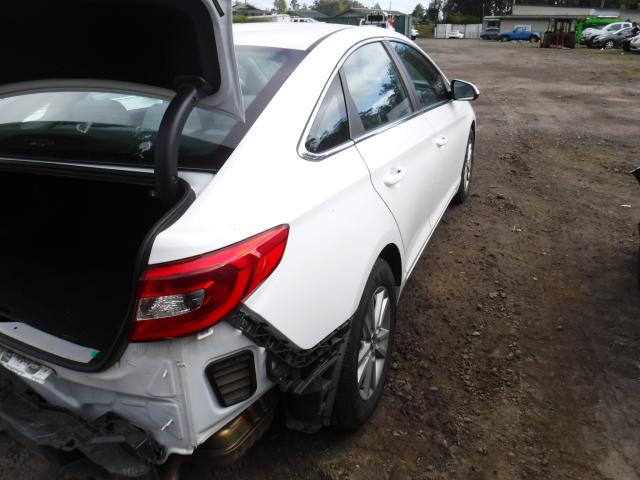 5NPE24AF7HH542592 - 2017 HYUNDAI SONATA SE WHITE photo 4