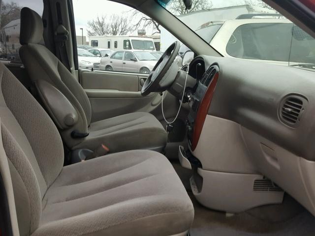 1A4GP45R66B706616 - 2006 CHRYSLER TOWN & COU RED photo 5