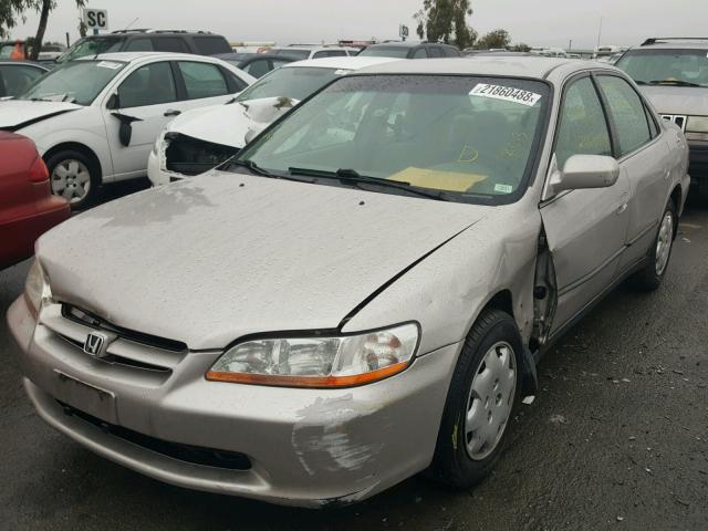 1HGCG5642WA016043 - 1998 HONDA ACCORD LX SILVER photo 2