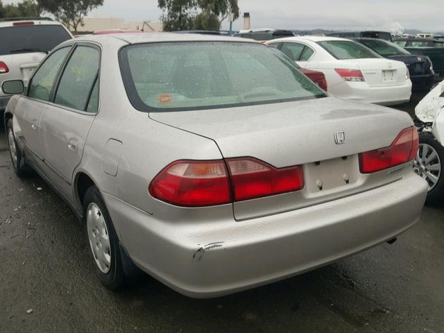 1HGCG5642WA016043 - 1998 HONDA ACCORD LX SILVER photo 3