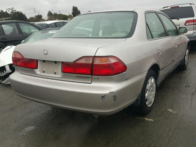 1HGCG5642WA016043 - 1998 HONDA ACCORD LX SILVER photo 4