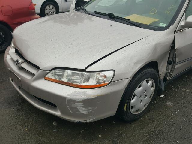 1HGCG5642WA016043 - 1998 HONDA ACCORD LX SILVER photo 9