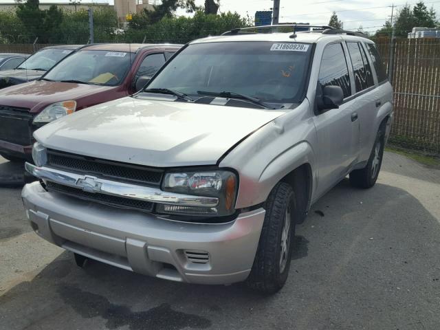 1GNDS13S652315905 - 2005 CHEVROLET TRAILBLAZE SILVER photo 2