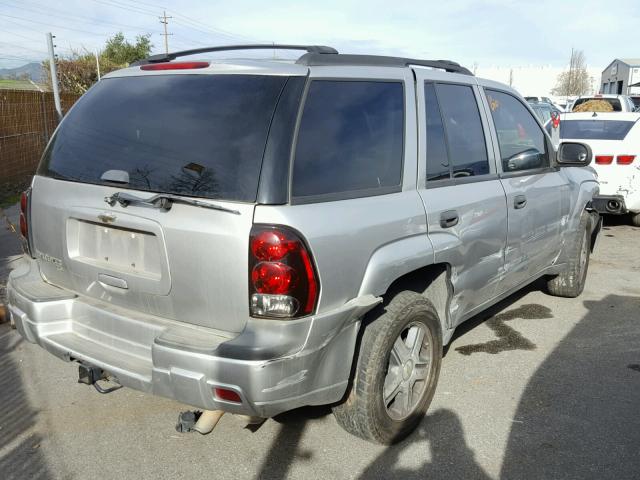 1GNDS13S652315905 - 2005 CHEVROLET TRAILBLAZE SILVER photo 4