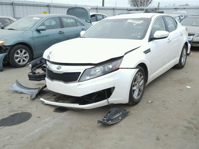 KNAGM4A71D5386424 - 2013 KIA OPTIMA LX WHITE photo 2