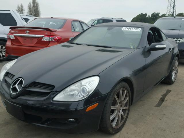 WDBWK56F88F186746 - 2008 MERCEDES-BENZ SLK 350 BLACK photo 2