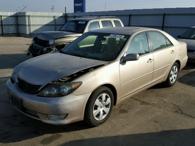 4T1BE32K45U513449 - 2005 TOYOTA CAMRY LE GOLD photo 2