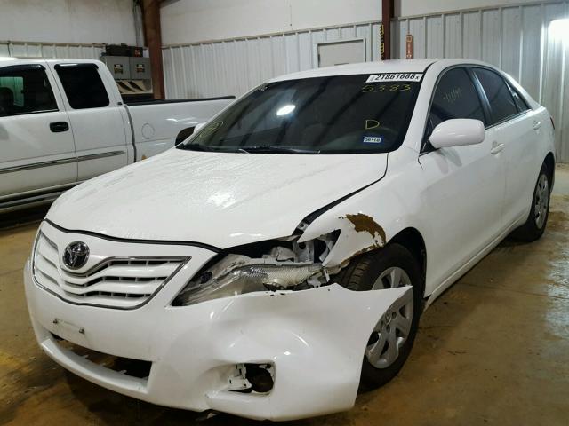 4T1BF3EK8AU555383 - 2010 TOYOTA CAMRY BASE WHITE photo 2