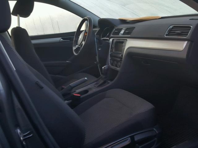 1VWAT7A39GC030469 - 2016 VOLKSWAGEN PASSAT S رمادي صورة 5