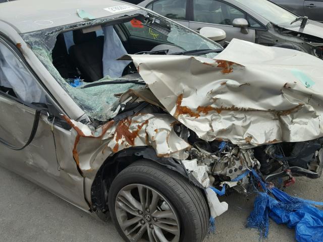 4T1BF1FK8GU201973 - 2016 TOYOTA CAMRY LE ოქროსფერი ფოტო 10