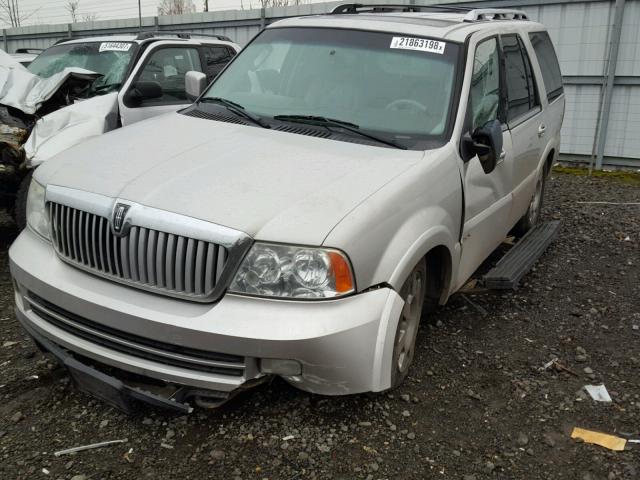 5LMFU28535LJ13949 - 2005 LINCOLN NAVIGATOR SILVER photo 2