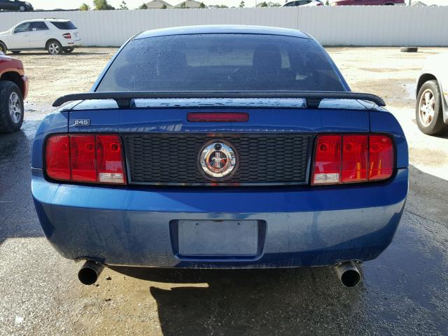 1ZVFT80N965168532 - 2006 FORD MUSTANG BLUE photo 9