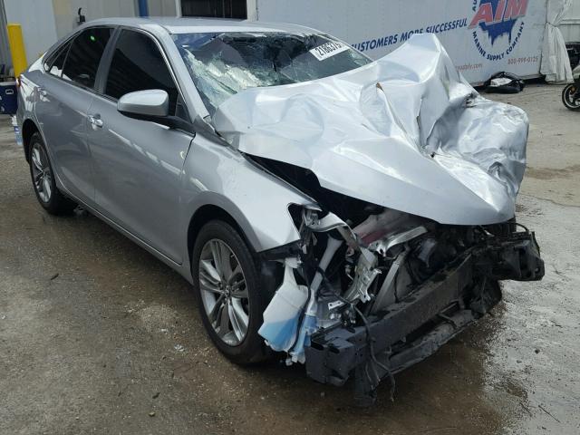 4T1BF1FK5HU709304 - 2017 TOYOTA CAMRY LE ვერცხლისფერი ფოტო 1