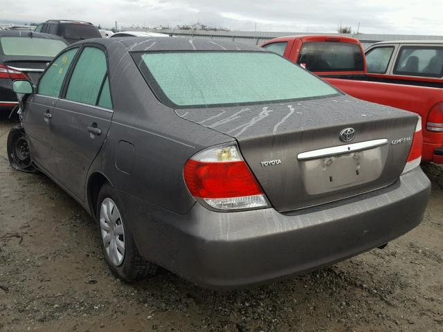 4T1BE32K05U945973 - 2005 TOYOTA CAMRY LE GRAY photo 3