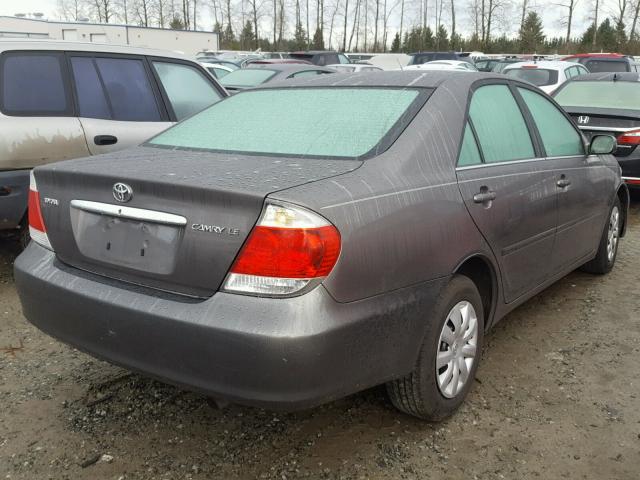 4T1BE32K05U945973 - 2005 TOYOTA CAMRY LE ნაცრისფერი ფოტო 4