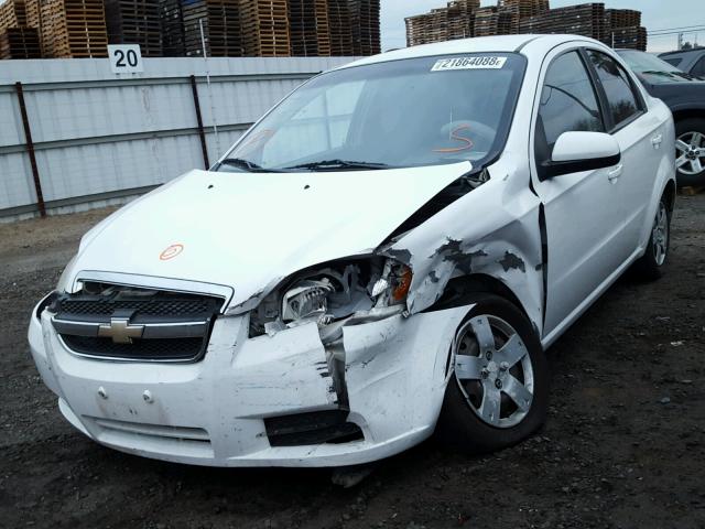 KL1TD56E69B315427 - 2009 CHEVROLET AVEO LS WHITE photo 2