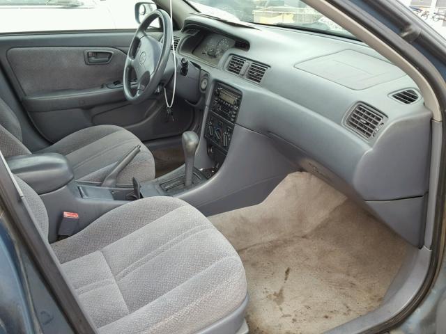 4T1BF22K2YU933996 - 2000 TOYOTA CAMRY LE მწვანე ფოტო 5
