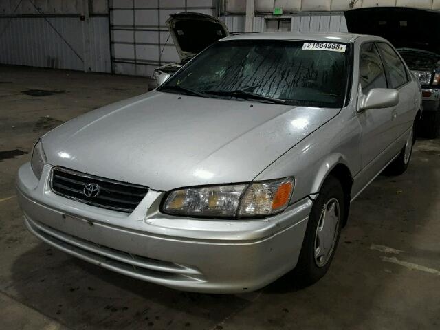 4T1BG22K1YU698326 - 2000 TOYOTA CAMRY CE GRAY photo 2