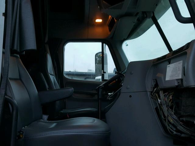 1FUJBBCK39LAC2178 - 2009 FREIGHTLINER CONVENTION WHITE photo 5