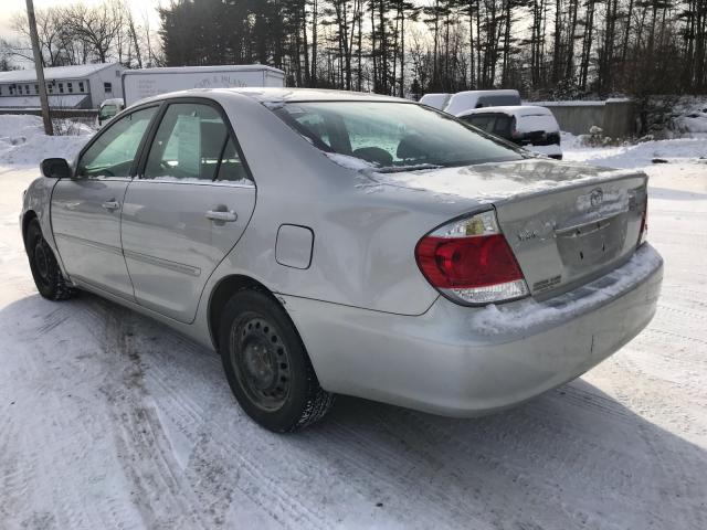 4T1BE30K45U580880 - 2005 TOYOTA CAMRY LE ვერცხლისფერი ფოტო 2