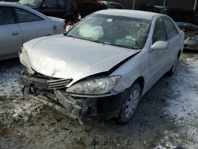 4T1BE30K95U512963 - 2005 TOYOTA CAMRY LE SILVER photo 2