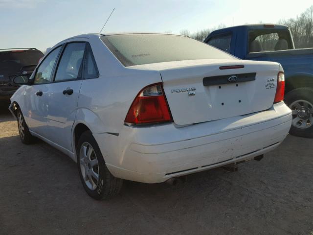 1FAFP34N25W313283 - 2005 FORD FOCUS ZX4 WHITE photo 3