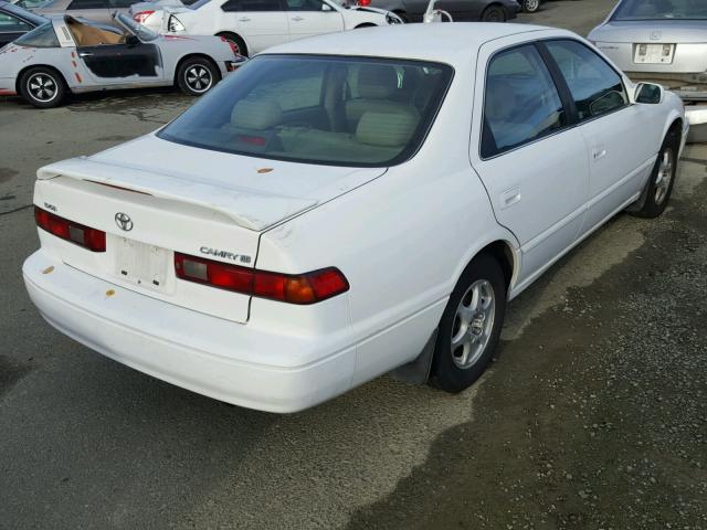 JT2BG28K5W0218569 - 1998 TOYOTA CAMRY LE თეთრი ფოტო 4