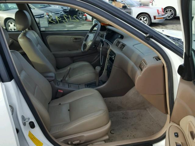 JT2BG28K5W0218569 - 1998 TOYOTA CAMRY LE თეთრი ფოტო 5