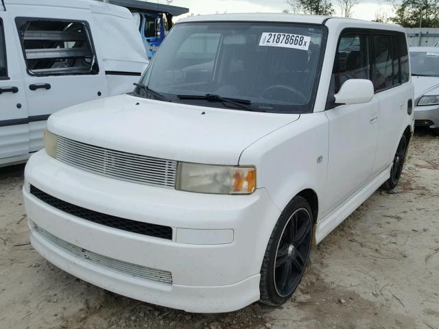 JTLKT324640142686 - 2004 TOYOTA SCION XB WHITE photo 2