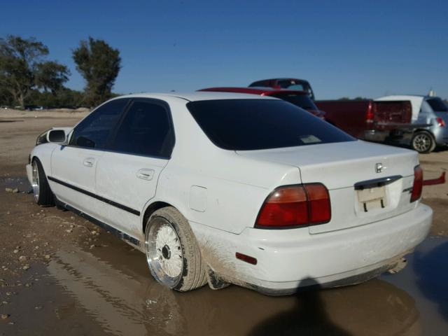 1HGCD5531VA227427 - 1997 HONDA ACCORD LX WHITE photo 3