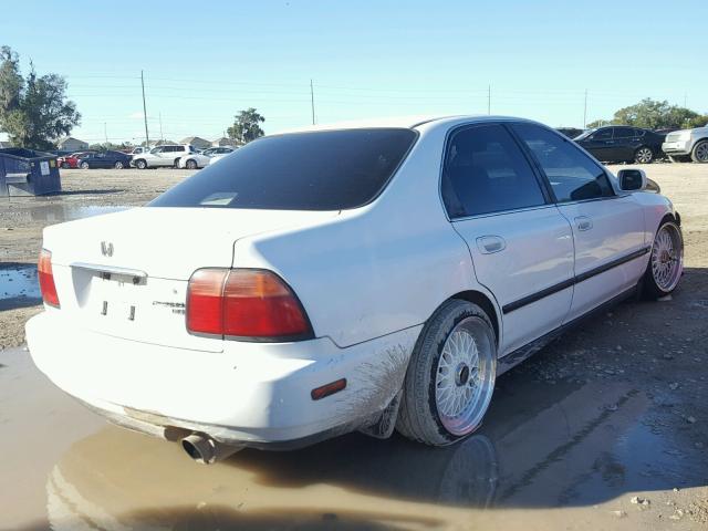 1HGCD5531VA227427 - 1997 HONDA ACCORD LX WHITE photo 4