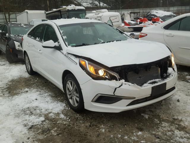 5NPE24AF8HH493712 - 2017 HYUNDAI SONATA SE WHITE photo 1