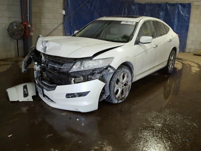 5J6TF1H53AL012431 - 2010 HONDA ACCORD CRO WHITE photo 2