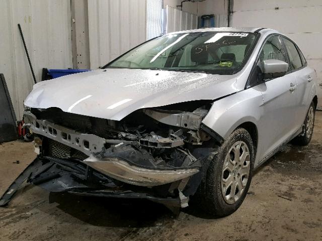 1FAHP3F27CL164346 - 2012 FORD FOCUS SE SILVER photo 2