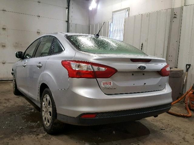 1FAHP3F27CL164346 - 2012 FORD FOCUS SE SILVER photo 3