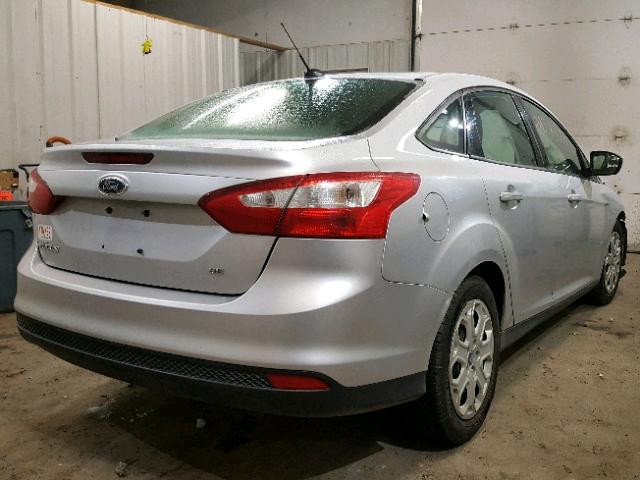 1FAHP3F27CL164346 - 2012 FORD FOCUS SE SILVER photo 4