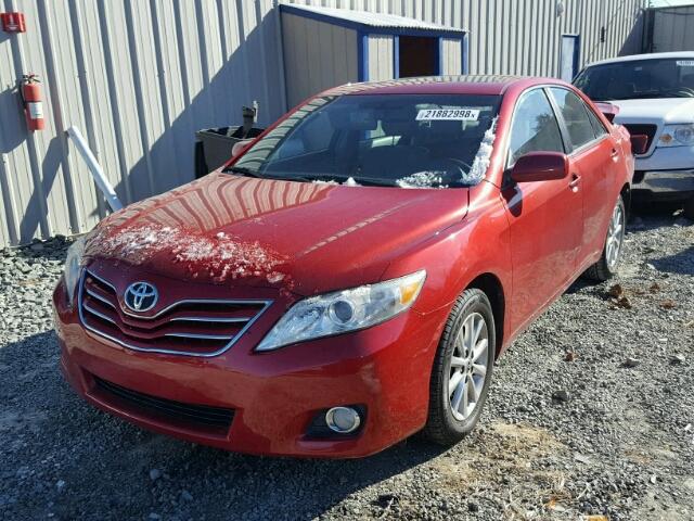 4T1BF3EK2BU733810 - 2011 TOYOTA CAMRY BASE RED photo 2